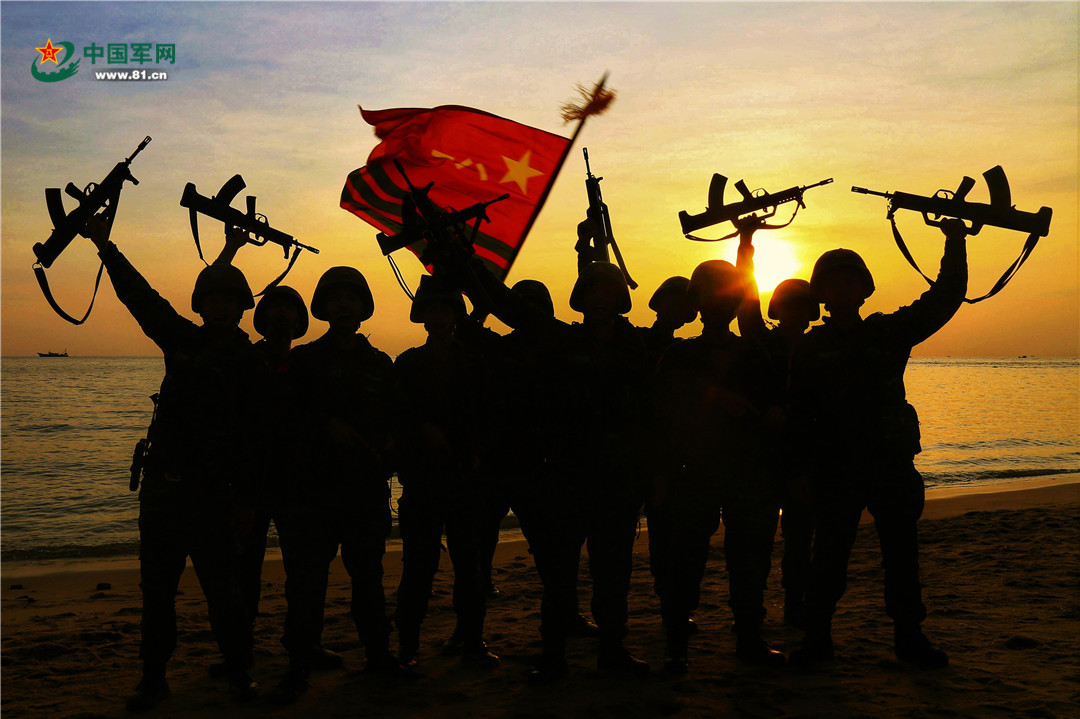 亮眼!这群武警特战队员训练的画面帅气又唯美