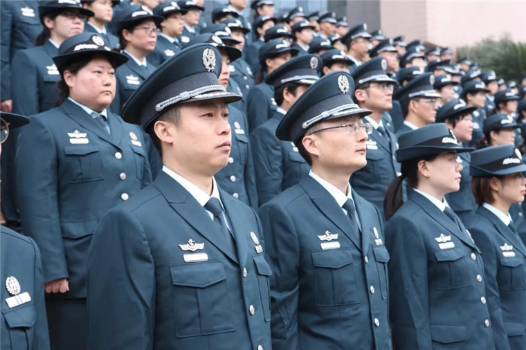 直击现场|海军军医大学举行文职人员授装宣誓