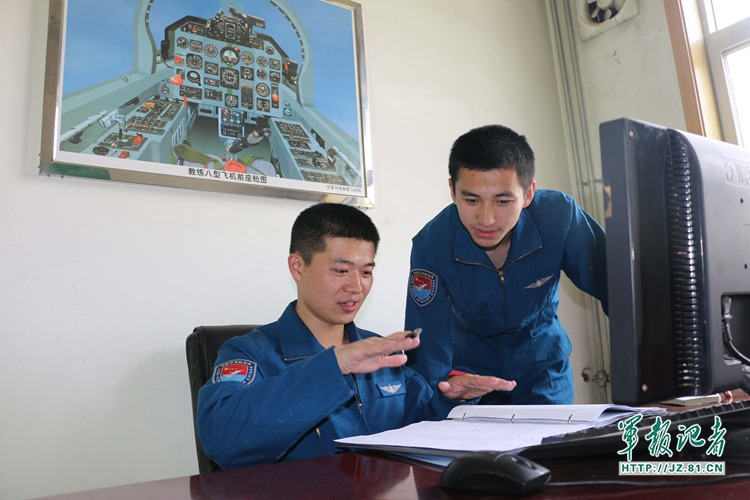 首批清华班飞行学员步入空军战斗序列 - 中华