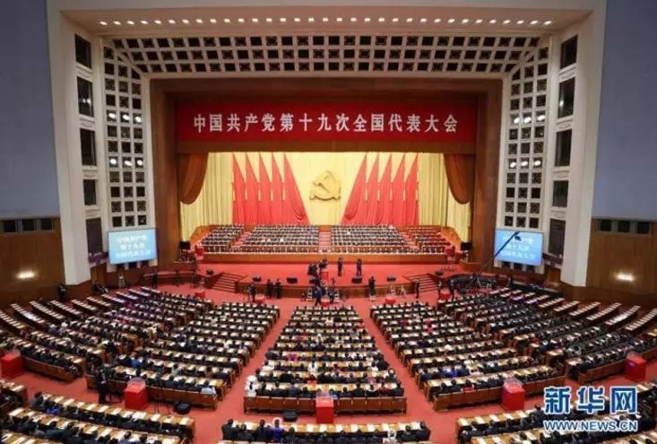 以习近平同志为核心的党中央领导和推进人民军