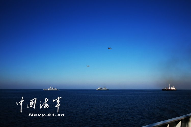 中国海军第二十五批与第二十四批护航编队举行