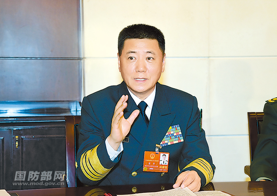 解放军和武警部队代表分组学习讨论习近平重要