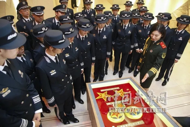 武警部队举行文职人员授装暨宣誓仪式