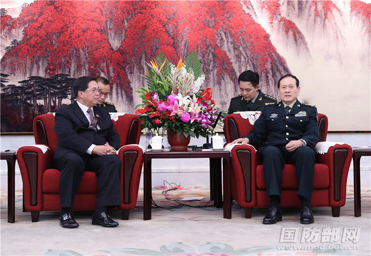 魏凤和会见菲律宾国防部副部长