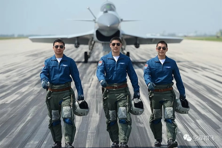 飞行员工作时间 6c4b9041ab8b1e6ec27322.jpg