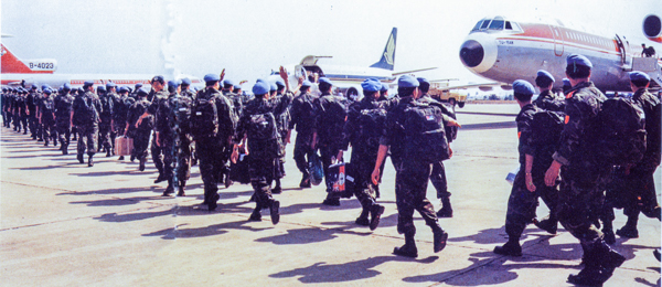 1990年4月，中国军队首次向联合国停战监督组织派遣5名军事观察员。1992年4月，中国军队首次向联合国柬埔寨临时权力机构派出400人的维和工程兵大队