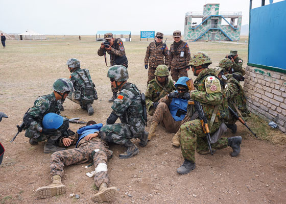 中国军队参加“可汗探索”国际维和演练
