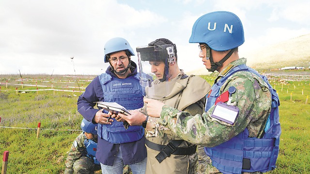 中国第24批赴黎维和部队交接两块清排完成雷场