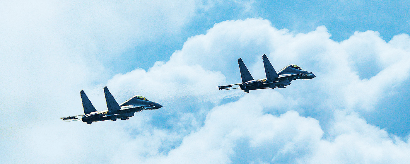 空军某部开展飞行训练