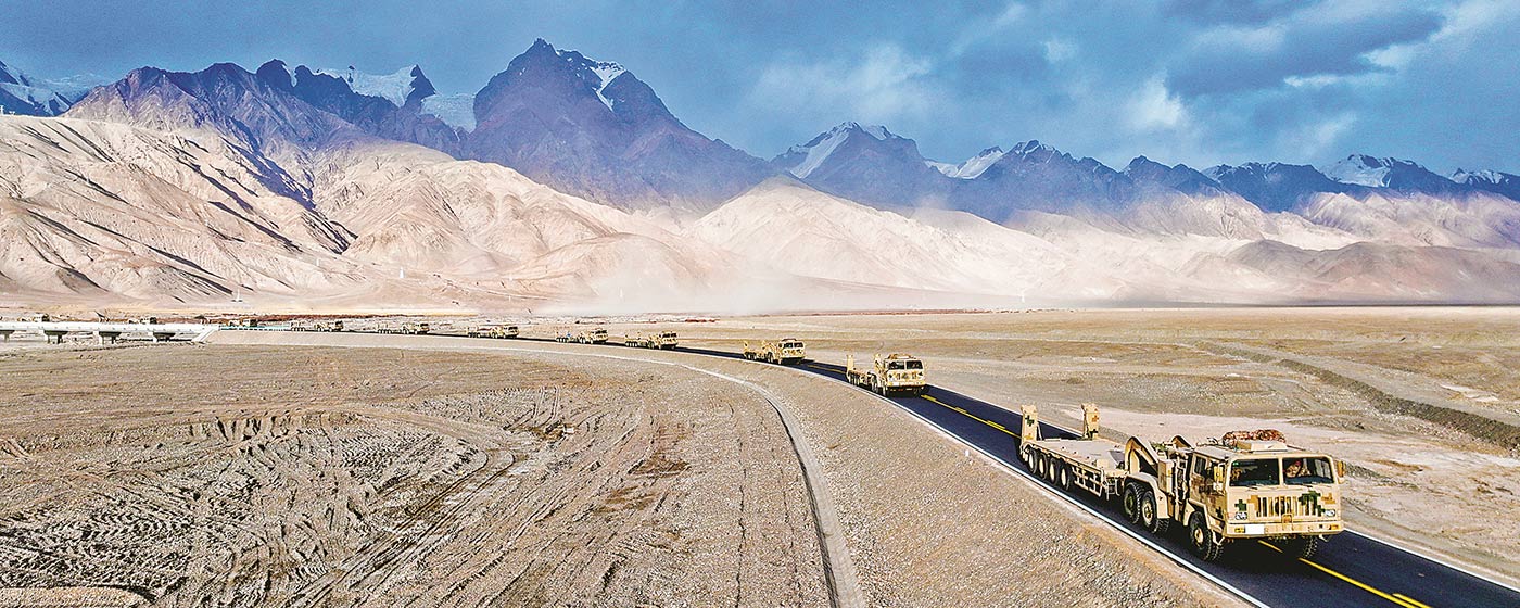 新疆军区某部组织驾驶训练