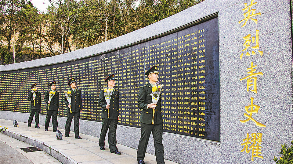 清明前夕，记者随第71集团军某旅小分队开展寻根之旅