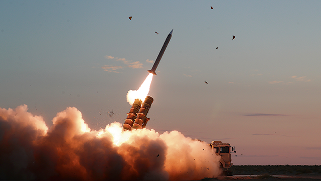 空军某部开展实弹射击训练