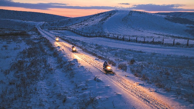 新疆军区雀干托盖边防连官兵加强边境管控
