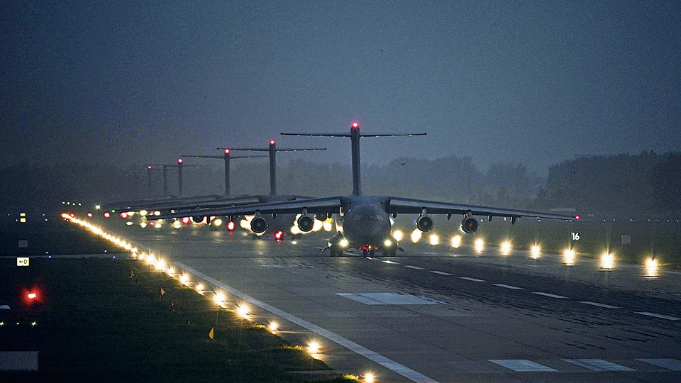 振翅远航！空军航空兵某团官兵驾驭“鲲鹏”奋飞新时代